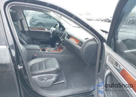 2013 Volkswagen Touareg Tdi Lux z USA, uszkodzony, nr VIN WVGEP9BP8DD003366